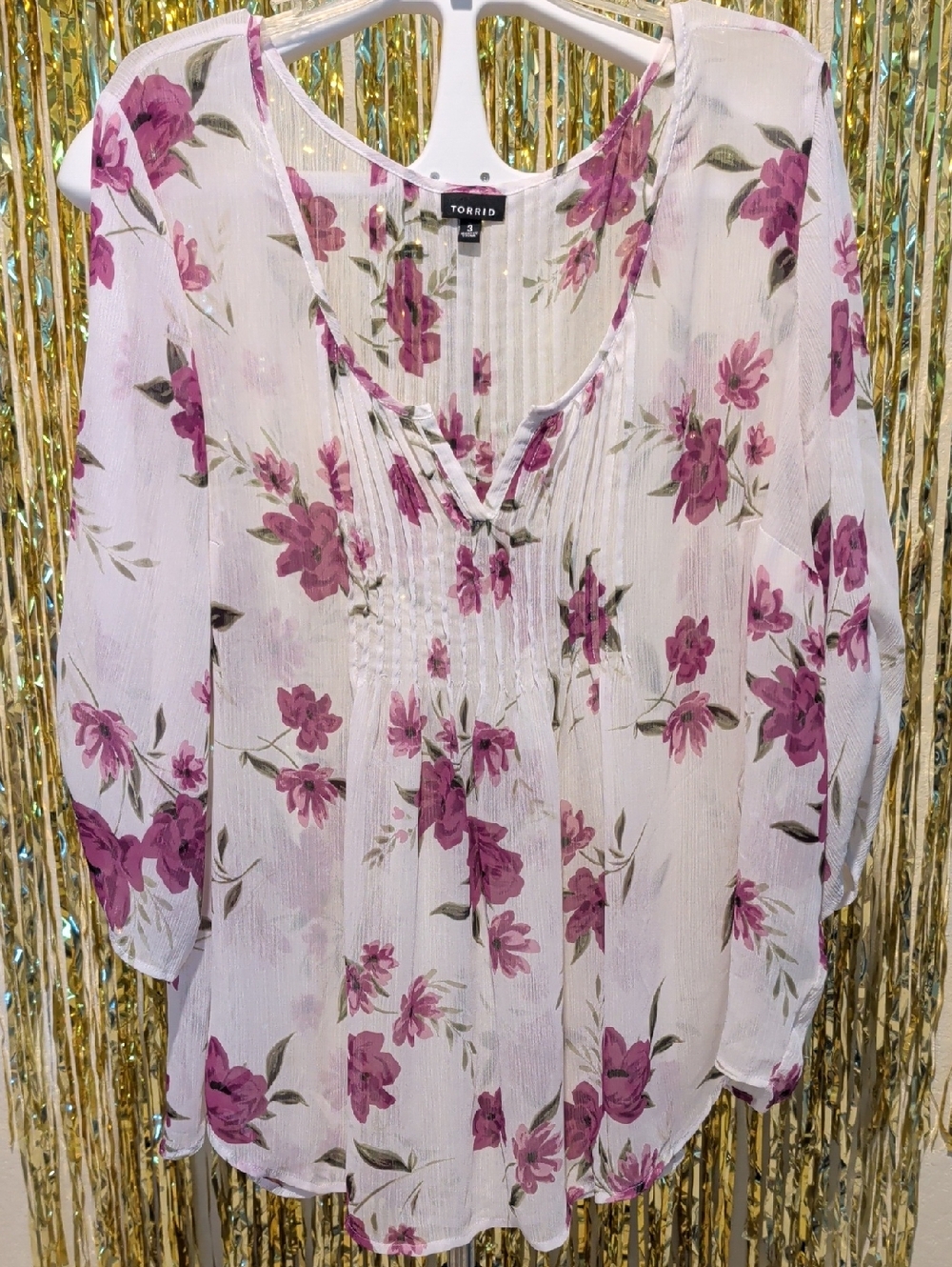 🔥torrid White Floral V-Neck Pintuck Peasant Blouse with Pink Flowers